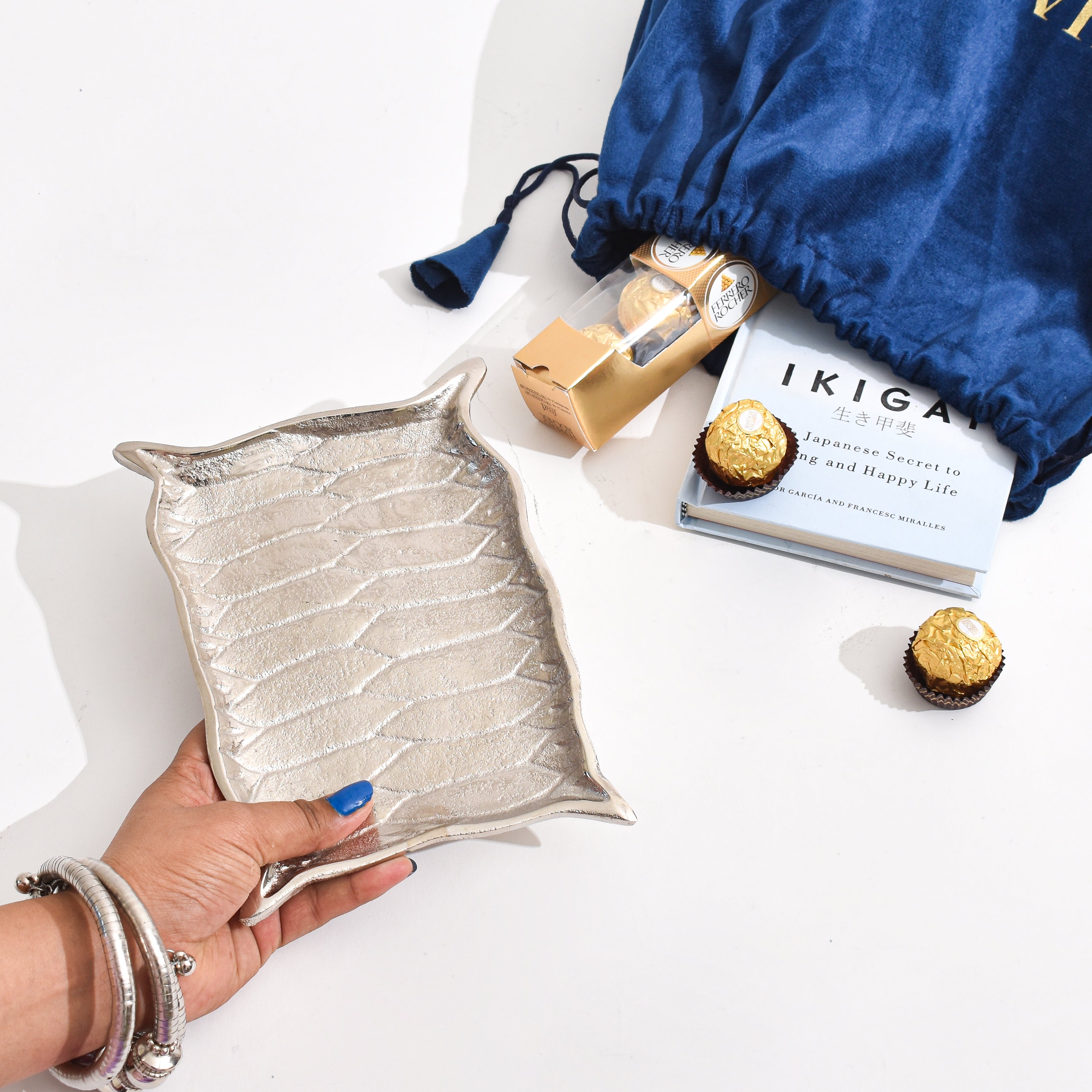 Silver Alladin Dreams, Truffle & Tales