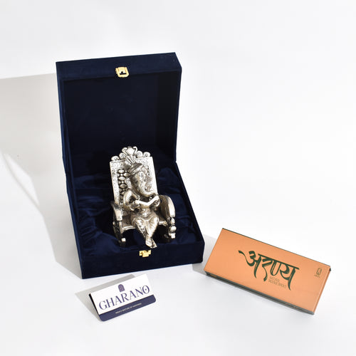 Relaxing Ganesha, Hazelnut & Chapters