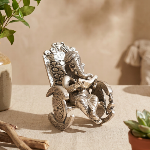 Relaxing Ganesha, Hazelnut & Chapters