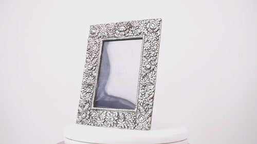 (Flower) Framed Love, Treat & Timelines